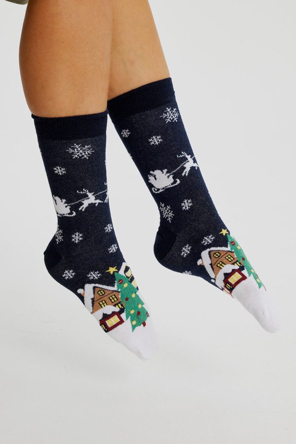 Årets julesweater: Santa Claus Is Coming To Town Socks Navy. Ugly Christmas Sweater lavet i Danmark